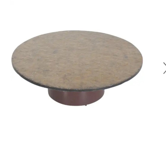 Image 1 of Table basse ronde brutaliste des années 1970 avec plateau en ardoise brun/vert
