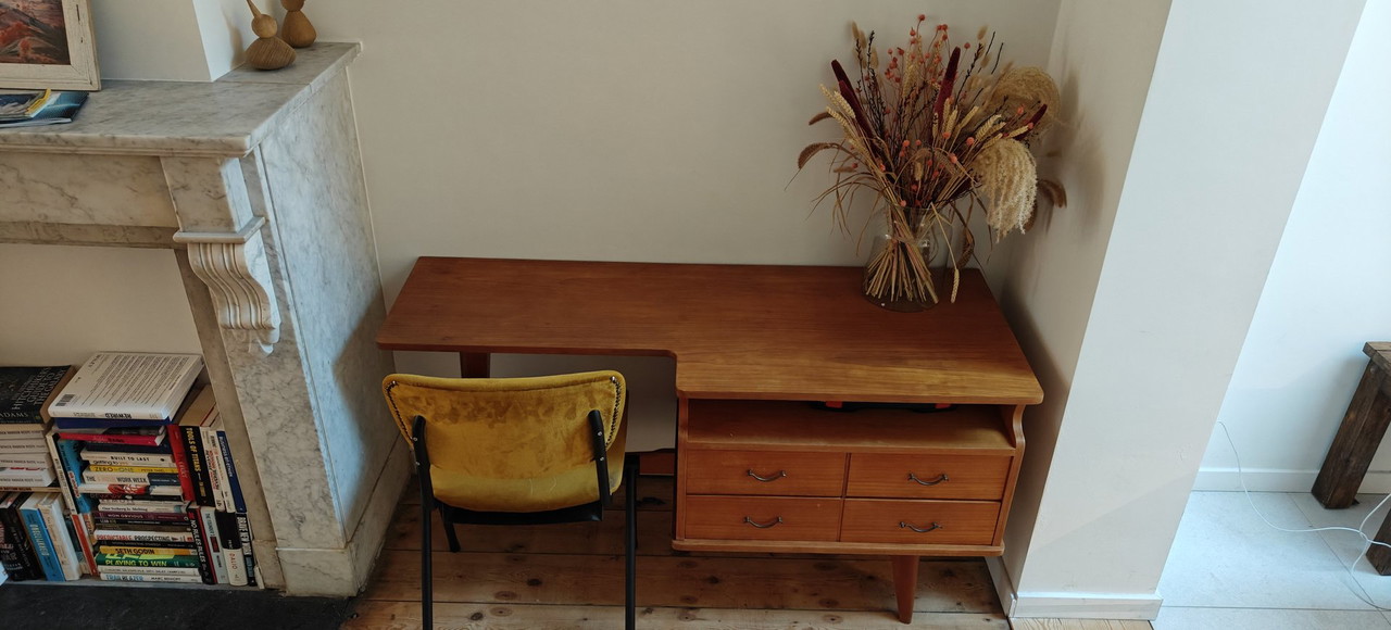 Scrivania di design scandinavo di metà secolo