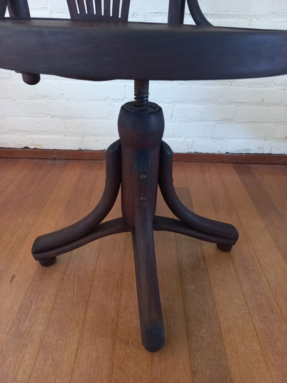 Image 1 of Sedia girevole in legno del capitano