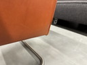 2 Sillón de diseño Jess de cuero.