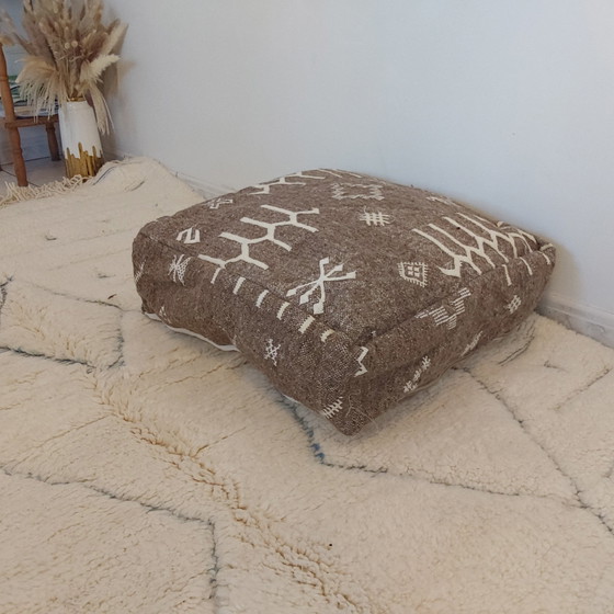 Image 1 of Berber cushion