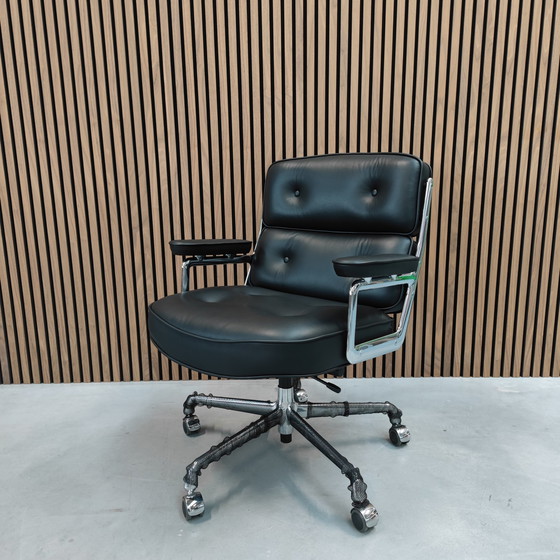 Vitra Lobby Chair ES 104 6 500 Whoppah