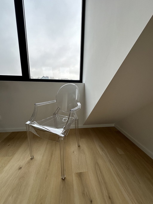 Kartell Chair In Plexiglass Louis Ghost (Design Shark)