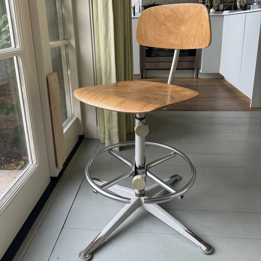 Ahrend Drawing Chair