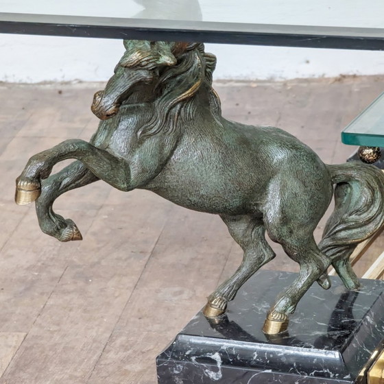 Image 1 of Table basse vintage bronze laiton chevaux
