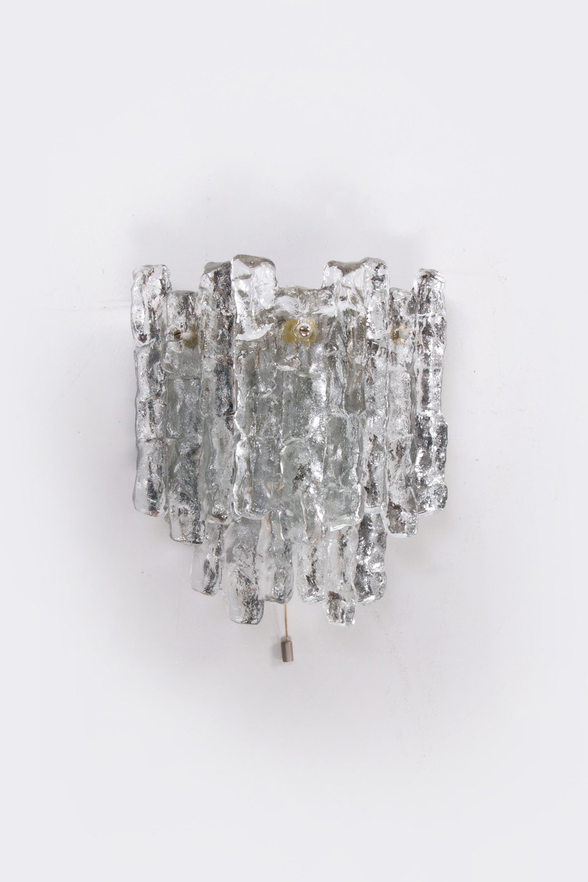 Lampada da parete in vetro cristallo ghiacciato disegnata da JT Kalmar nel 1960