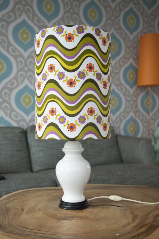 Beautiful retro lamp camp in different colors with second-hand stone base from Lampenliefde