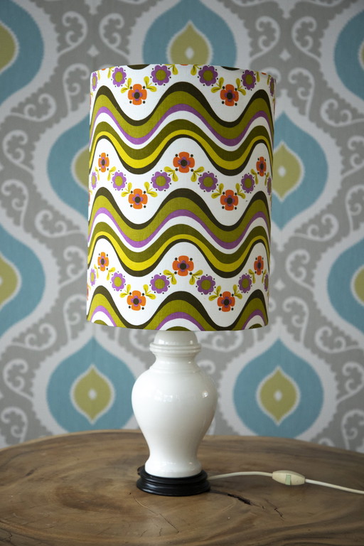 Beautiful retro lamp camp in different colors with second-hand stone base from Lampenliefde