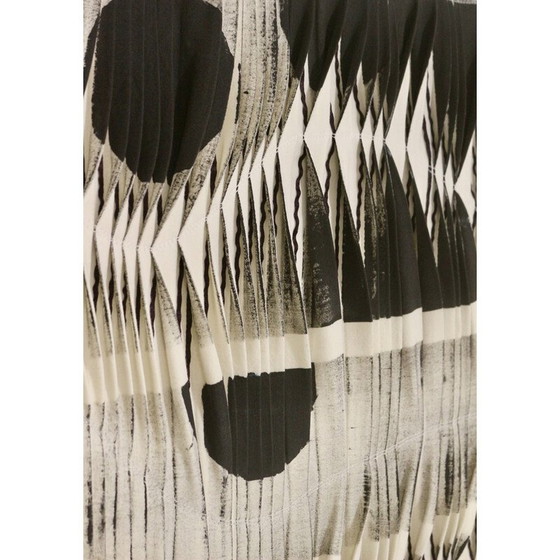 Image 1 of Vintage painting with wave and relief effect