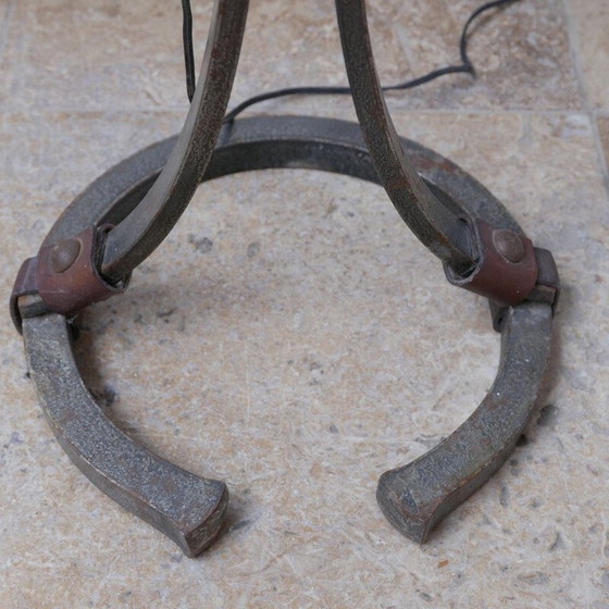 Image 1 of Lámpara de pie de cuero y hierro de mediados de siglo de Jean-Pierre Ryckaert, Francia, década de 1950