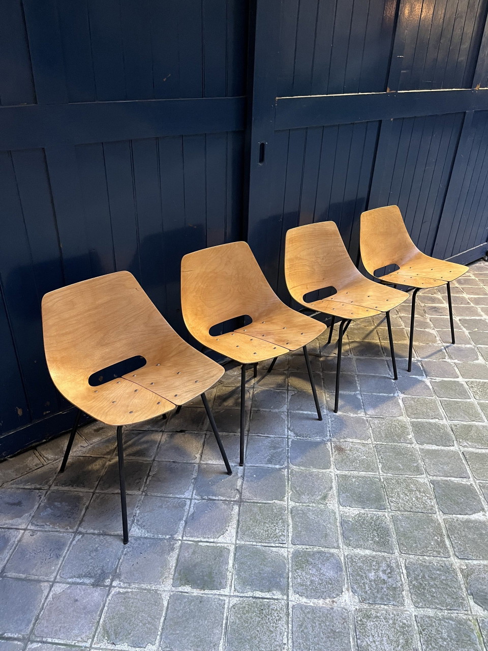 Chaises Tonneau Pierre Guariche Arp Steiner X4 | €3,000 | Whoppah