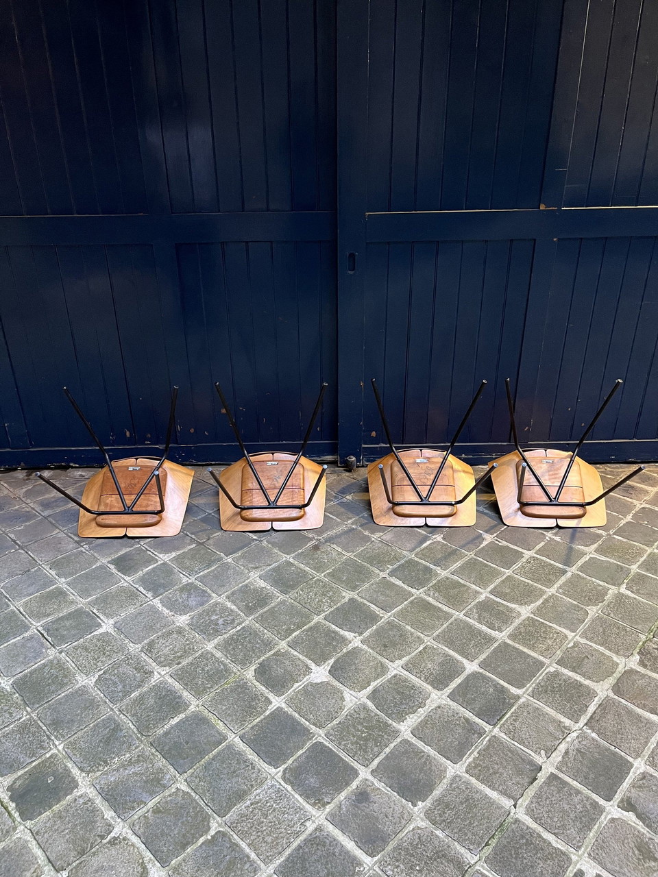 Chaises Tonneau Pierre Guariche Arp Steiner X4 | €4,300 | Whoppah