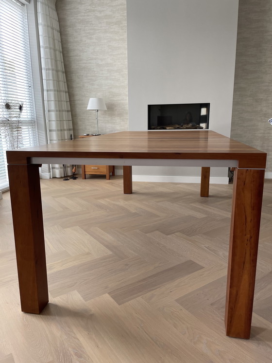 Image 1 of Leolux Vivre dining table cherry wood