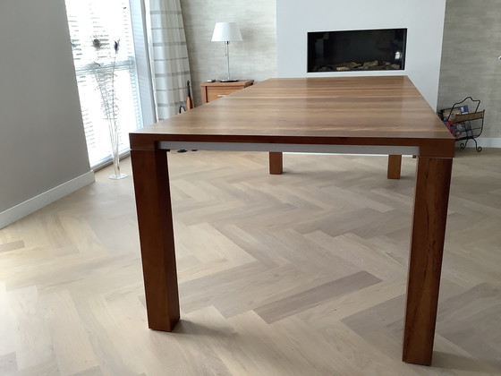 Image 1 of Leolux Vivre dining table cherry wood