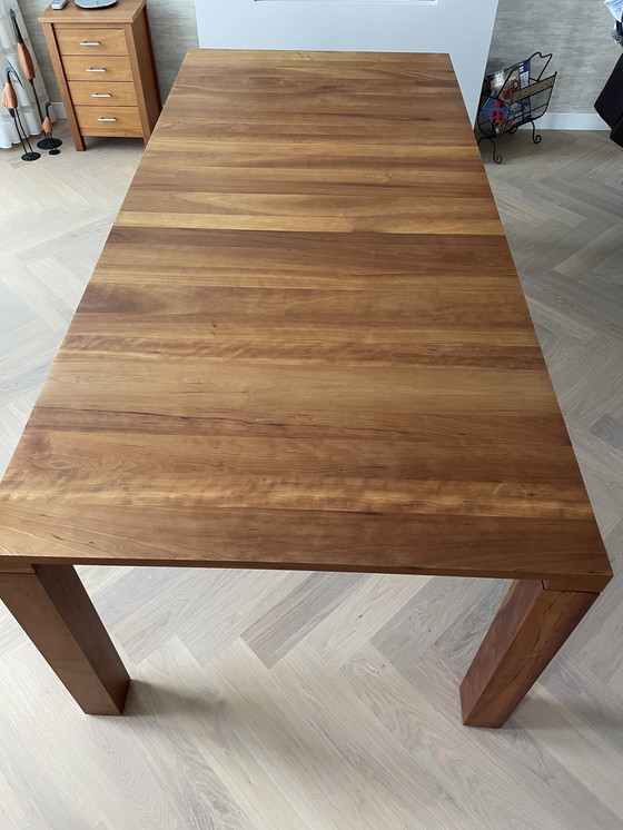 Image 1 of Leolux Vivre dining table cherry wood