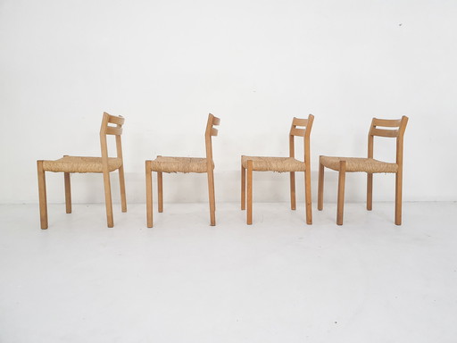 Ensemble de quatre chaises de salle à manger en chêne et sisal modèle 401 par J.L Moller, Danemark années 1970