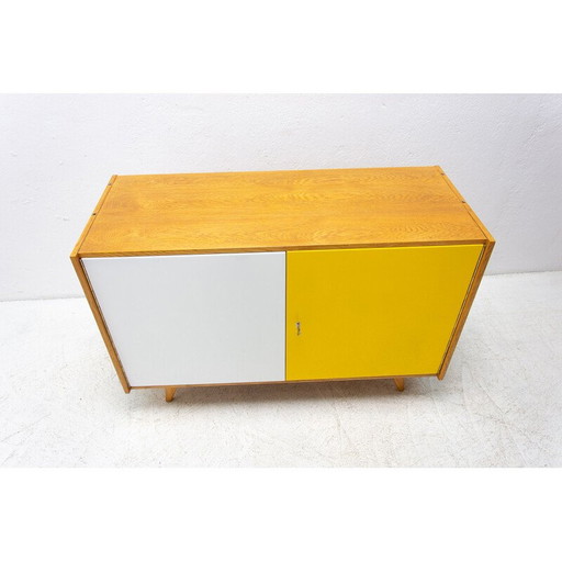 Vintage U-450 highboard in beech by Jiří Jiroutek for Interiér Praha, Czechoslovakia 1960