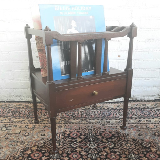 Mueble de madera vintage para discos