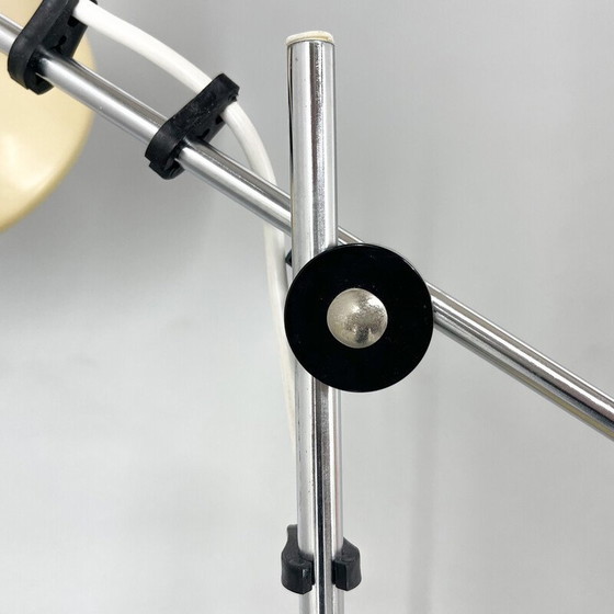 Image 1 of Lampada da tavolo vintage in metallo color crema, Ungheria 1970