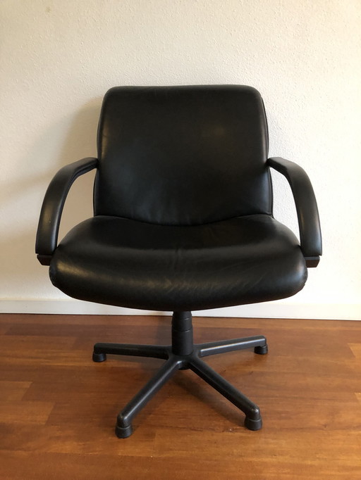 6x Artifort executive chairs