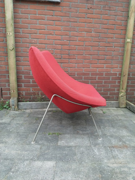 Artifort Oyster chair