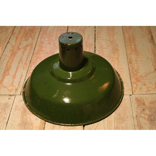33 Mi" green industrial sheet steel hanging lamp, 1960