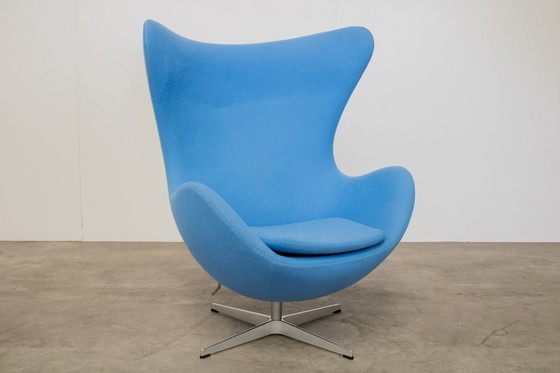 Image 1 of Fritz Hansen Egg Chair blue