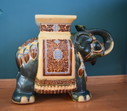 Tavolo vintage con pianta di elefante