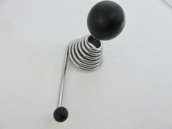 Image 1 of Perchero de pared "Streamline", muelle de metal cromado y madera lacada en negro, 1970