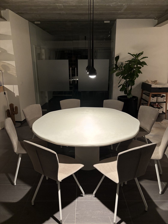 Image 1 of Tavolo da pranzo rotondo organico Mortex