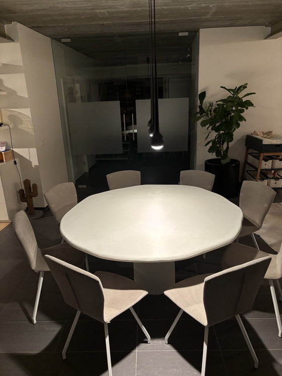 Image 1 of Tavolo da pranzo rotondo organico Mortex