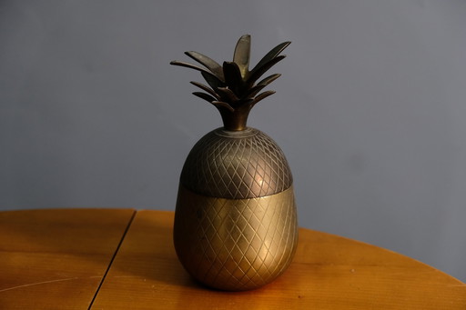 Hollywood Regency brass pineapple box, 1970