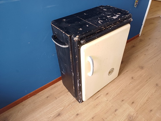 Image 1 of Mobiletto vintage Wella