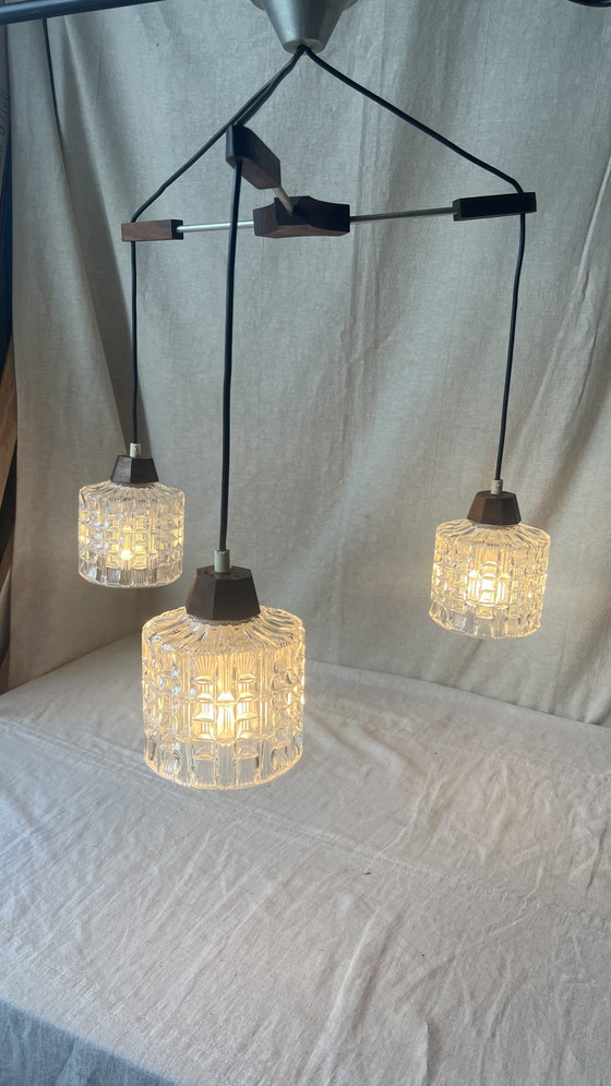 Image 1 of Lampe suspendue Mid Century avec 3 abat-jours en verre