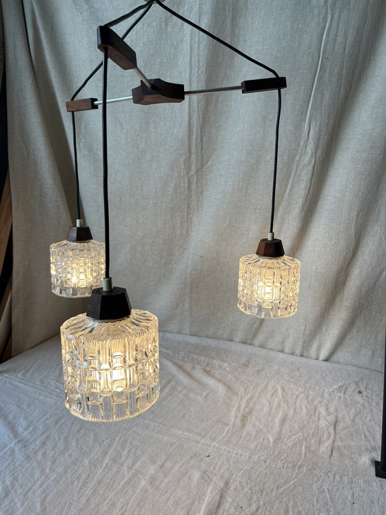 Image 1 of Lampe suspendue Mid Century avec 3 abat-jours en verre