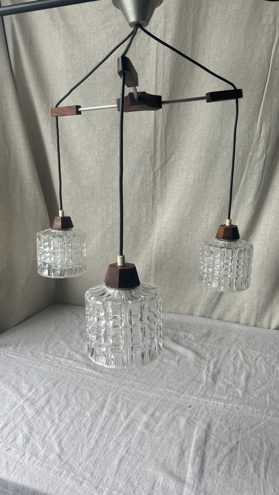 Image 1 of Lampe suspendue Mid Century avec 3 abat-jours en verre