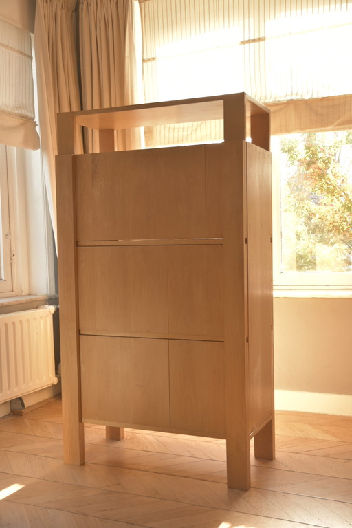 Studio Half fits the cabinet 'Slider'