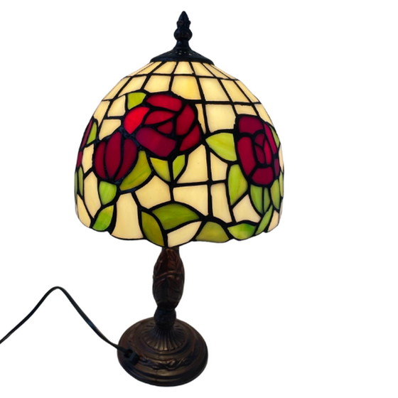 Image 1 of Tiffany style table lamp - Stained glass shade and decorative base - Ca. 1980’s (no cracks)