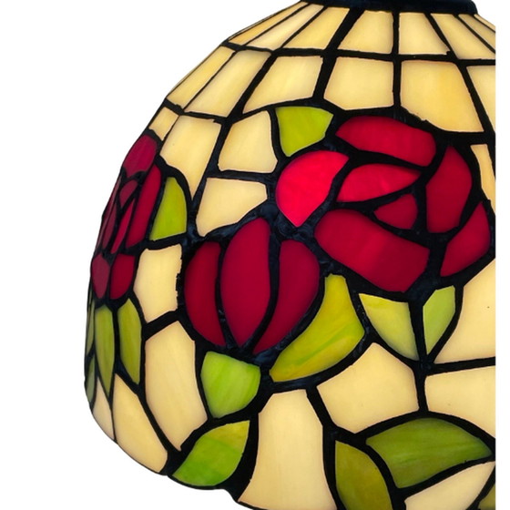 Image 1 of Tiffany style table lamp - Stained glass shade and decorative base - Ca. 1980’s (no cracks)