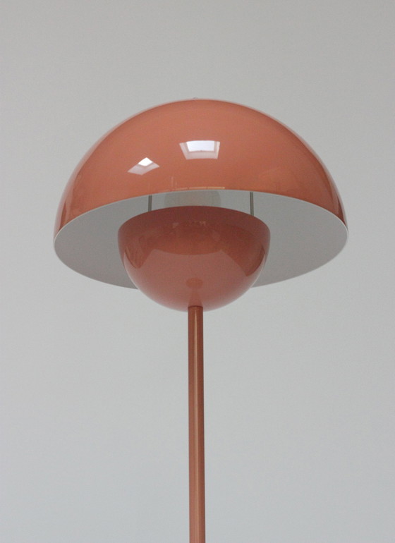 Image 1 of Flowerpot Vp3 Table Lamp By &Tradition (#2)