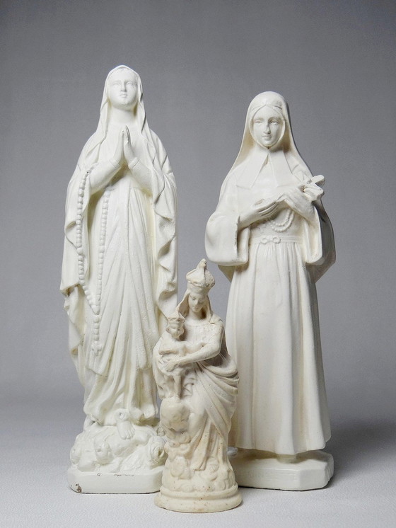 Image 1 of Trio De Statuettes Religieuses Vintages/Anciennes Platre Monochrome