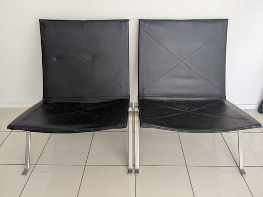 Pair Fritz Hansen PK22 Armchair in Black Leather