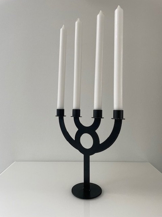 Image 1 of Candelabro de diseño de varios brazos de metal negro (24 cm de alto)