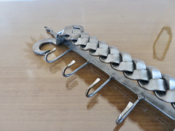 Image 1 of Grande porta strofinacci brutalista, ferro battuto intrecciato, Francia, 1970