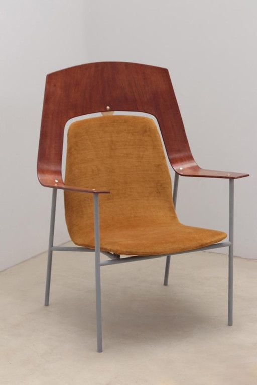 Plywood Armchair Awarded