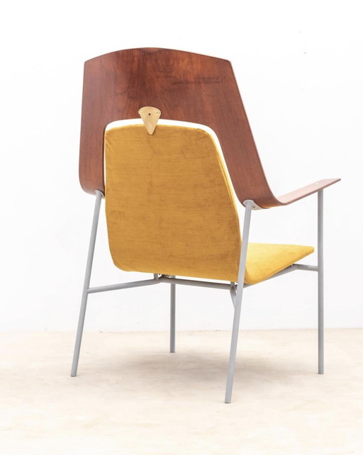 Plywood Armchair Awarded