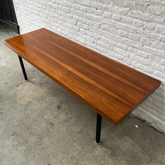 Image 1 of Table basse ou table d'appoint en bois de rose - Midcentury