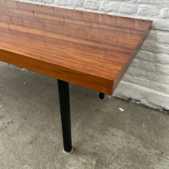 Image 1 of Table basse ou table d'appoint en bois de rose - Midcentury