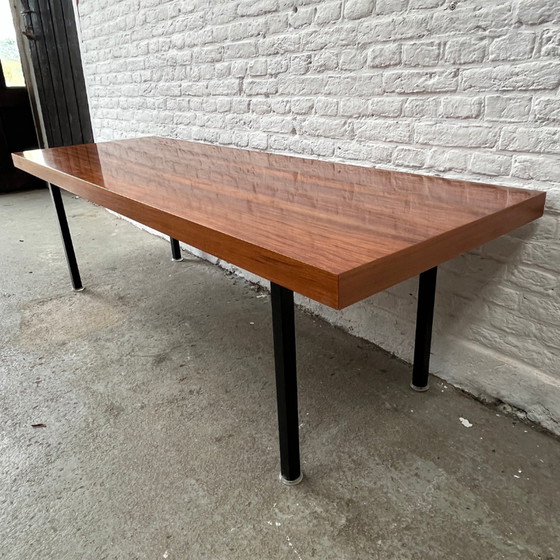 Image 1 of Table basse ou table d'appoint en bois de rose - Midcentury