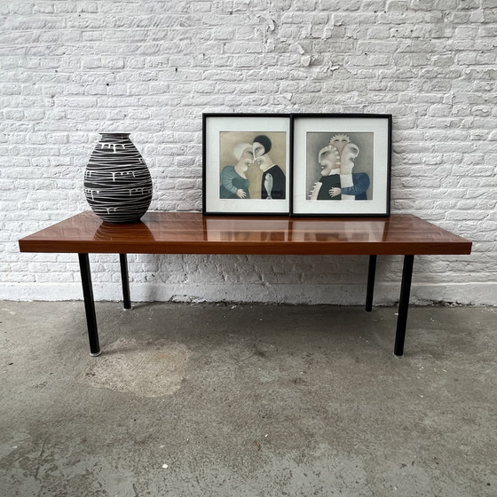 Image 1 of Table basse ou table d'appoint en bois de rose - Midcentury